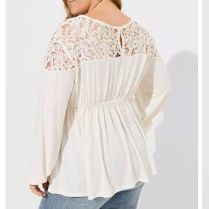 Torrid Top Studio Crepe Crew Neck Lace
Yoke Babydoll cream size 2X Bohemian